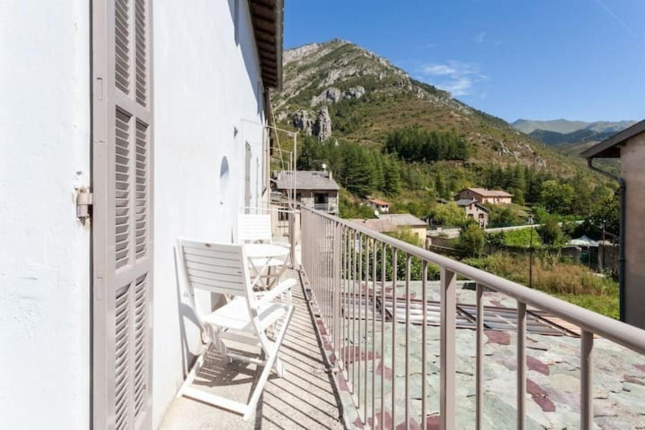 Sunny 1-Bed Apartment In Lovely Mountain Village La Brigue Dış mekan fotoğraf